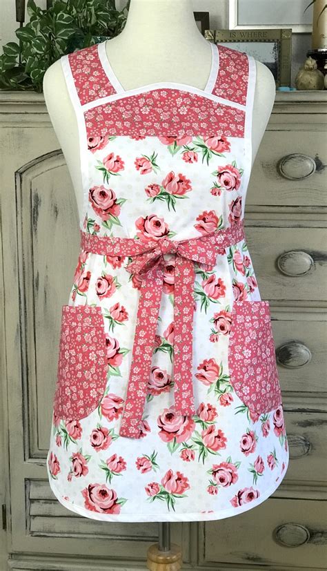 vintage aprons for women|old fashioned grandma aprons.